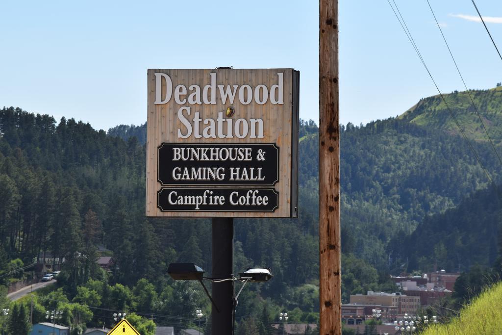 Deadwood Station Bunkhouse And Gambling Hall Motel Bagian luar foto